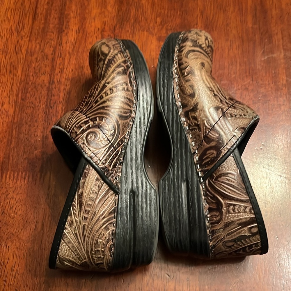 Dansko Brown Leather Clogs with Intricate Pattern Size 36 - Picture 3 of 7